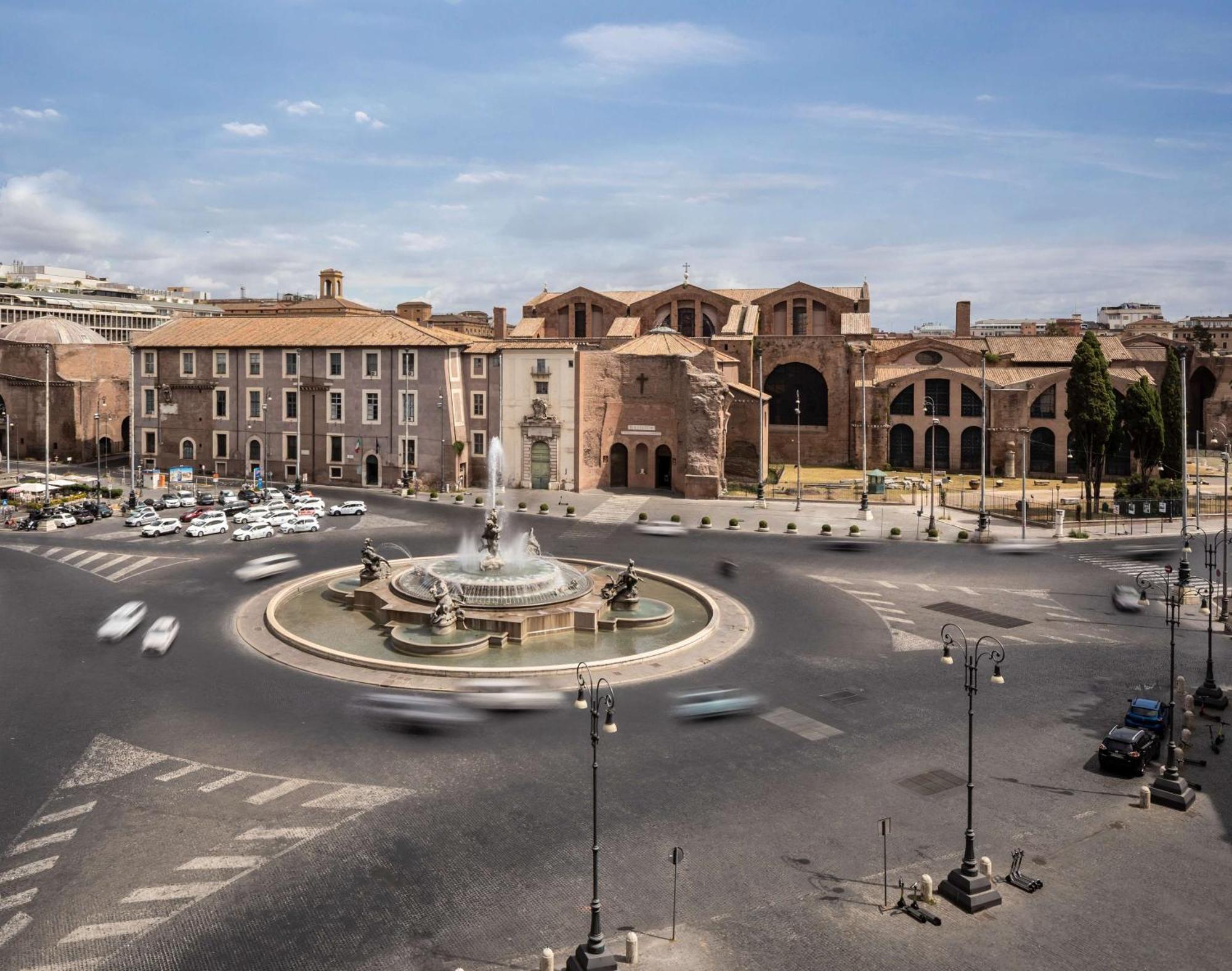 Anantara Palazzo Naiadi Rome Hotel - A Leading Hotel Of The World Exterior photo The Fountain of the Three She-Wolves