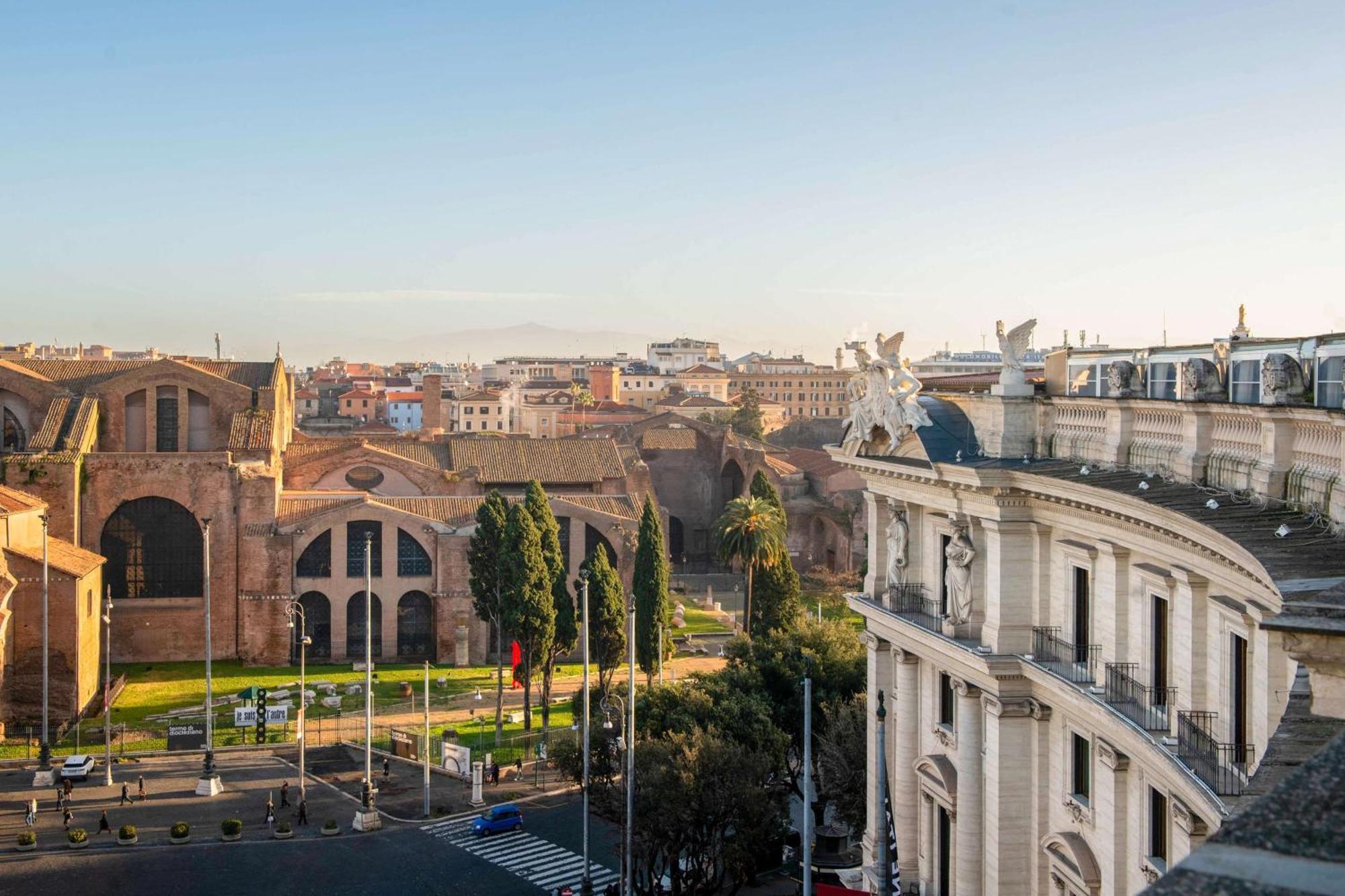 Anantara Palazzo Naiadi Rome Hotel - A Leading Hotel Of The World Exterior photo The Colosseum