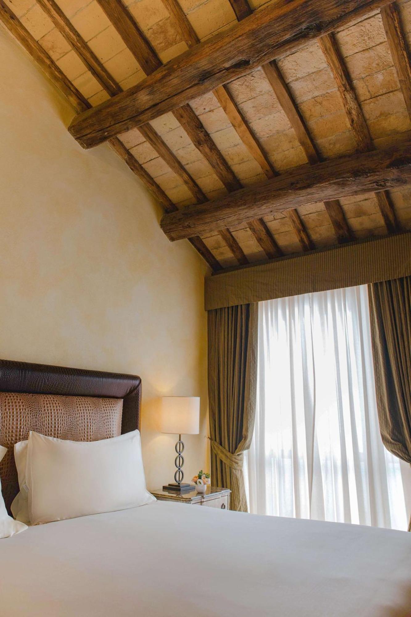 Anantara Palazzo Naiadi Rome Hotel - A Leading Hotel Of The World Exterior photo A ceiling with a coffered design