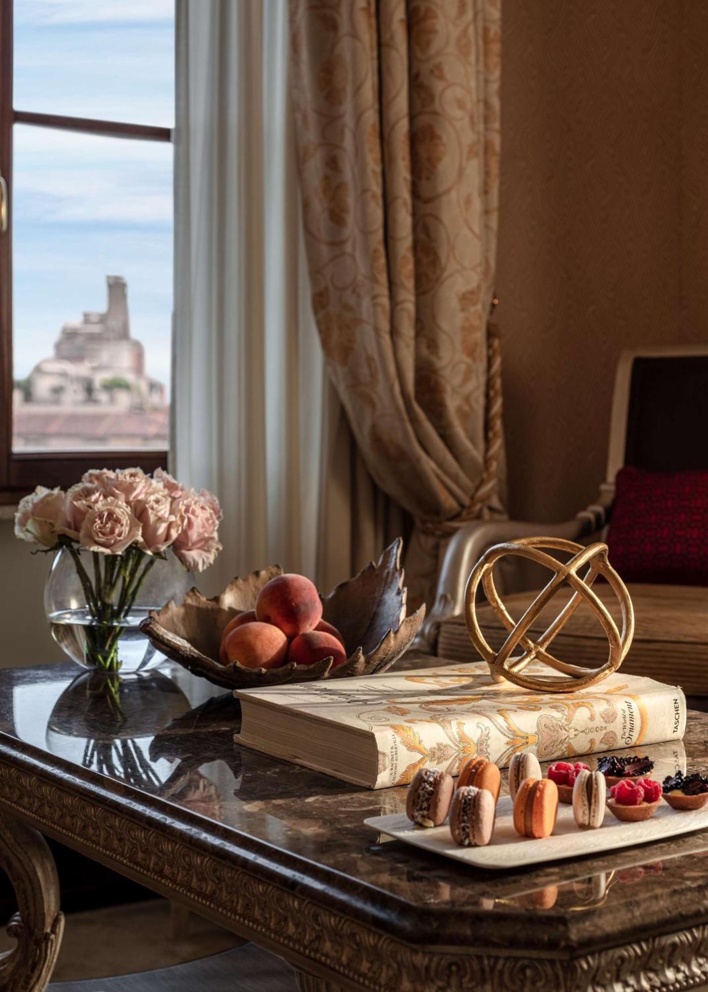 Anantara Palazzo Naiadi Rome Hotel - A Leading Hotel Of The World Exterior photo A view of the St. Regis Rome